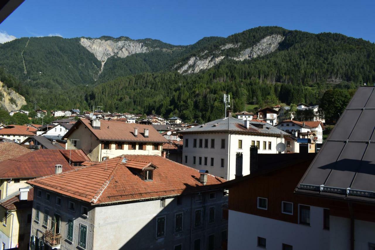 Lozzo Di Cadore - Dolomiti - Piazza IV Novembre Lozzo Cadore Exterior foto